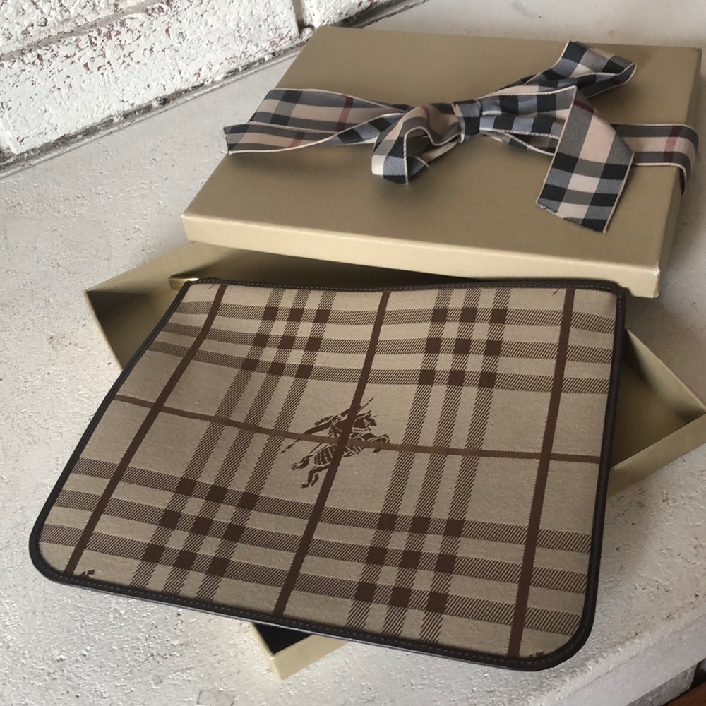 Burberry pouch